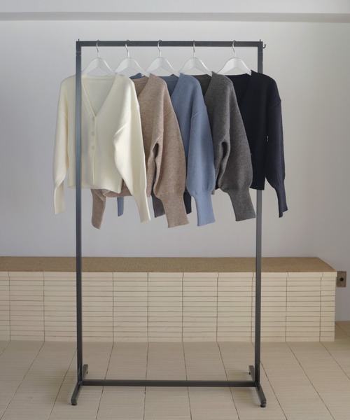 Mili affinity（ミリアフィニティー）の「袖ボリュームVネックニットカーディガン（ニット/セーター・レディース・アイボリー/ブラック/ブルー/チャコール/ベージュ・FREE）」の20枚目の写真