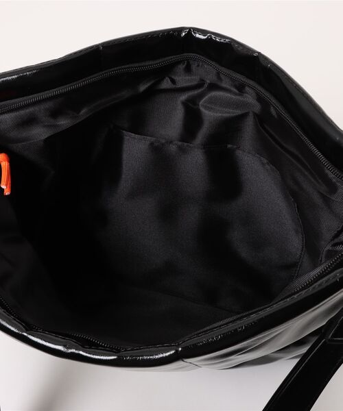Fun & Daily(ファンアンドデイリー)の「F&D : カラーパデッドPCバッグ(ショルダーバッグ・レディース・ブラック/シルバー・FREE)」の9枚目の写真