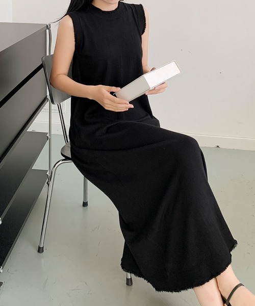 LOWO(ロワ)の「切りっぱなし フリンジ加工 ノースリーブニットロングワンピース(ワンピース・レディース・チャコールグレー/ブラック/ベージュ/ブラウン/アイボリー・FREE)」の6枚目の写真