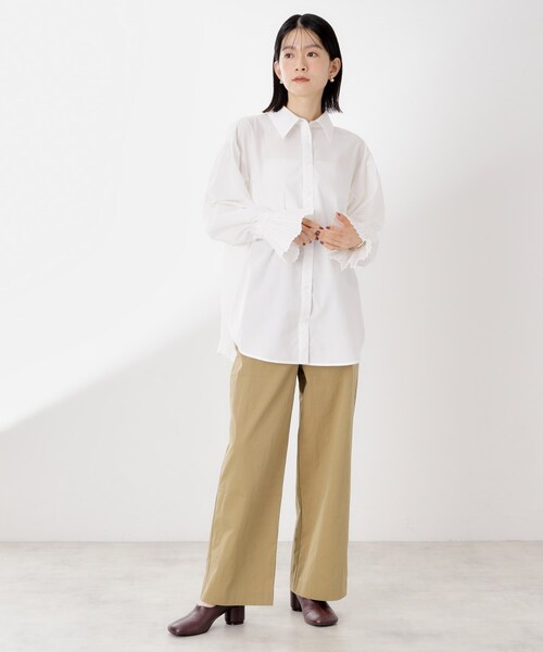 THE SHOP TK （ザ ショップ ティーケー ）の「袖プリーツ&バックシャーリングシャツ【体型カバー/洗える】（シャツ/ブラウス・レディース・スミクロ/オフホワイト/ライトブルー・12/13）」の12枚目の写真