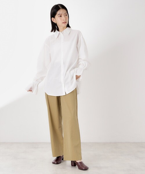 THE SHOP TK （ザ ショップ ティーケー ）の「袖プリーツ&バックシャーリングシャツ【体型カバー/洗える】（シャツ/ブラウス・レディース・スミクロ/オフホワイト/ライトブルー・12/13）」の13枚目の写真