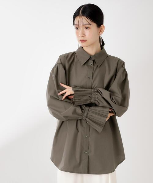 THE SHOP TK （ザ ショップ ティーケー ）の「袖プリーツ&バックシャーリングシャツ【体型カバー/洗える】（シャツ/ブラウス・レディース・スミクロ/オフホワイト/ライトブルー・12/13）」の15枚目の写真