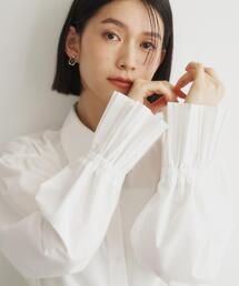 THE SHOP TK  | 袖プリーツ&バックシャーリングシャツ【体型カバー/洗える】(シャツ/ブラウス)