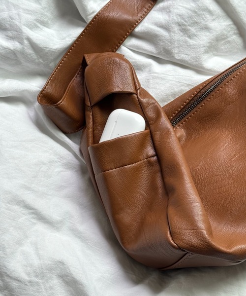 Theater code(シアターコード)の「【30%OFF】Theater code × 6hourssleep Faux Leather Shoulder Bag/フェイクレザーショルダーバッグ/brown 2026年春夏(ショルダーバッグ・メンズ・ブラウン・FREE)」の11枚目の写真