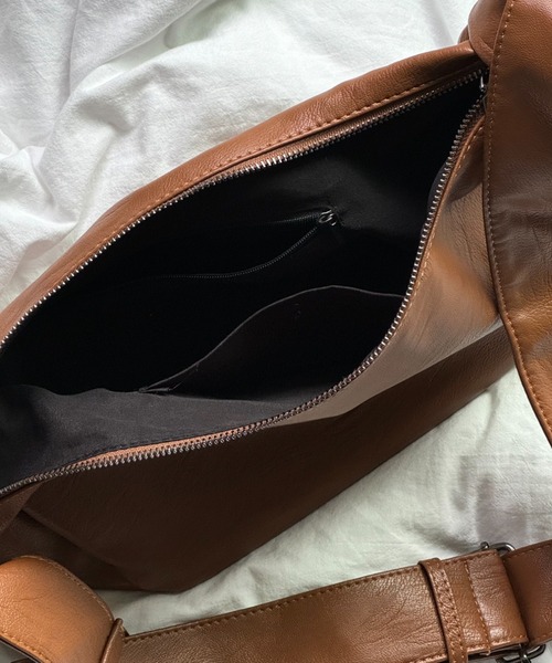 Theater code(シアターコード)の「【30%OFF】Theater code × 6hourssleep Faux Leather Shoulder Bag/フェイクレザーショルダーバッグ/brown 2026年春夏(ショルダーバッグ・メンズ・ブラウン・FREE)」の10枚目の写真