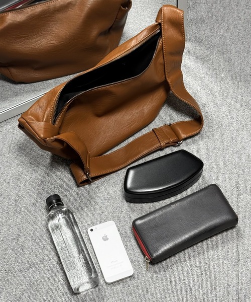 Theater code(シアターコード)の「【30%OFF】Theater code × 6hourssleep Faux Leather Shoulder Bag/フェイクレザーショルダーバッグ/brown 2026年春夏(ショルダーバッグ・メンズ・ブラウン・FREE)」の13枚目の写真