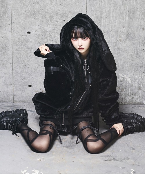 Amilige（アミリージュ）の「うさぎ耳クロススタッズZIPファーコート