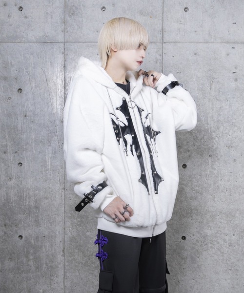 Amilige（アミリージュ）の「うさぎ耳クロススタッズZIPファーコート