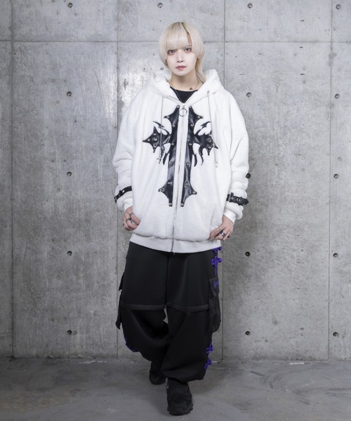 ま*ぎ様 ウサギモチーフの白いアウター ま*ぎ様 ウサギモチーフの白いアウター ま*ぎ様 ウサギモチーフの