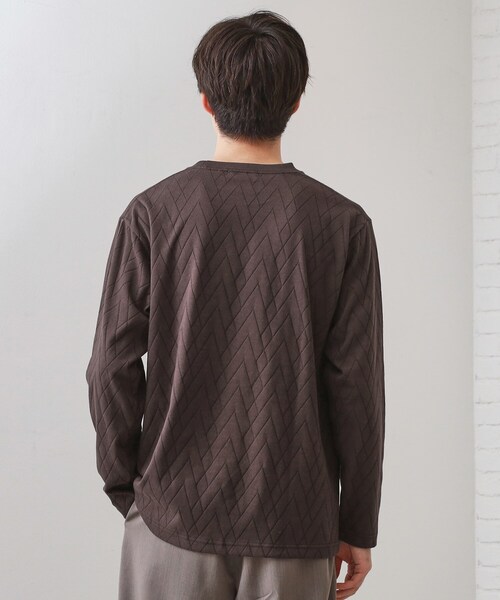 THE SHOP TK （ザ ショップ ティーケー ）の「リンクスジオメトリック長袖Tシャツ【サスティナブル素材使用/洗濯機OK】（Tシャツ/カットソー・メンズ・オフホワイト/ネイビー/ブラウン系その他・04/03/02/01）」の4枚目の写真