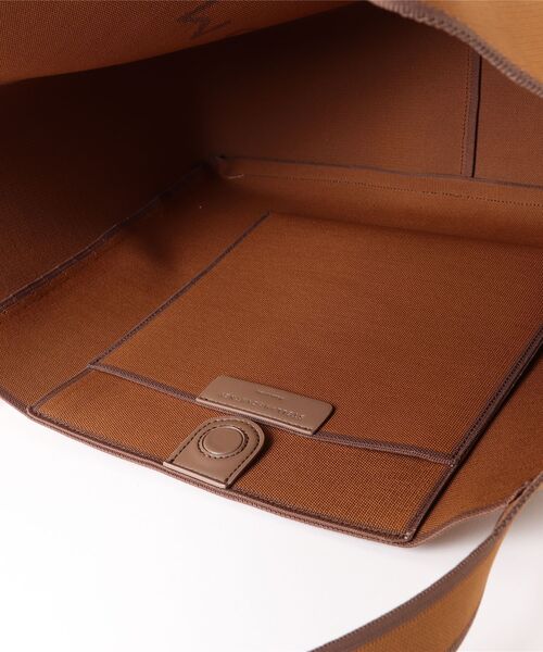 STELLA McCARTNEY（ステラマッカートニー）の「Logo Square Tote Bag / ロゴ スクエア トートバッグ（トートバッグ・レディース・ベージュ・ONE SIZE）」の7枚目の写真