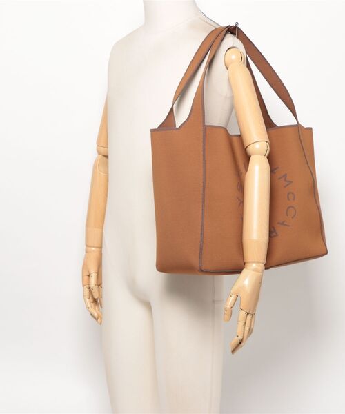 STELLA McCARTNEY（ステラマッカートニー）の「Logo Square Tote Bag / ロゴ スクエア トートバッグ（トートバッグ・レディース・ベージュ・ONE SIZE）」の8枚目の写真