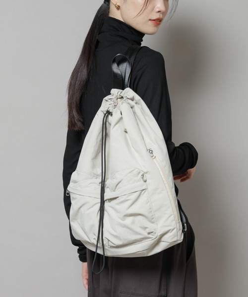 NANO universe（ナノユニバース）の「ドロストナップサック（バックパック/リュック・レディース・ブラック/ベージュ・F）」の2枚目の写真