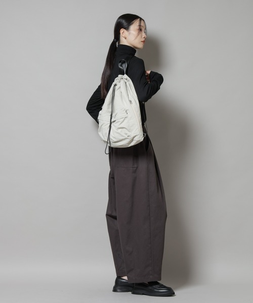 NANO universe（ナノユニバース）の「ドロストナップサック（バックパック/リュック・レディース・ブラック/ベージュ・F）」の3枚目の写真