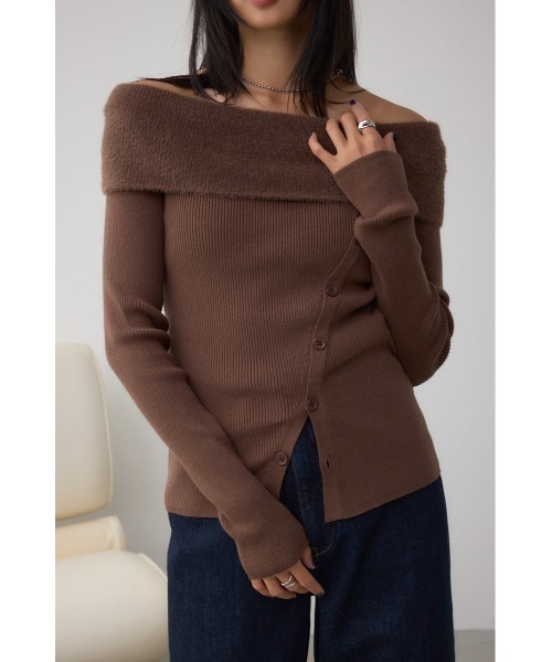 AZUL by moussy(アズールバイマウジー)の「シャギーコンビオフショルダーニット(ニット/セーター・レディース・ブラウン/ボルドー/アイボリー/ブラック・FREE)」の1枚目の写真
