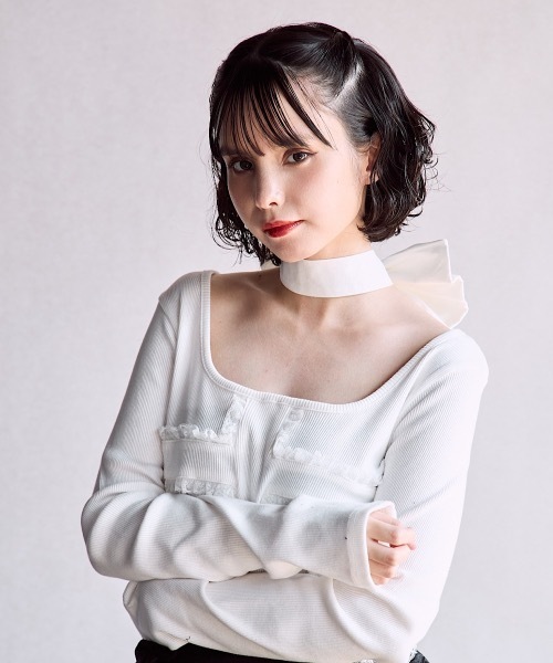 lilLilly（リルリリー）の「クロスレースリブトップス（Tシャツ/カットソー・レディース・ブラック/ホワイト/ピンク・FREE）」の2枚目の写真