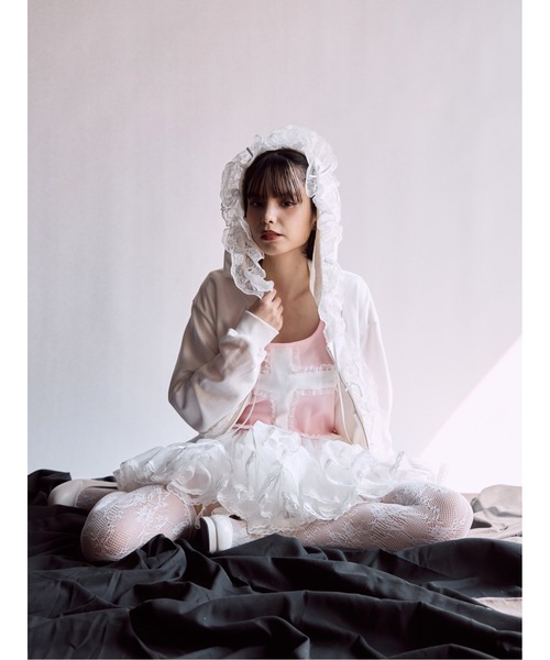 lilLilly（リルリリー）の「クロスレースリブトップス（Tシャツ/カットソー・レディース・ブラック/ホワイト/ピンク・FREE）」の4枚目の写真