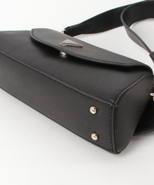BOLENA Flap Shoulder Bag ショルダーバッグ | GUESS(ゲス) JAPAN 公式