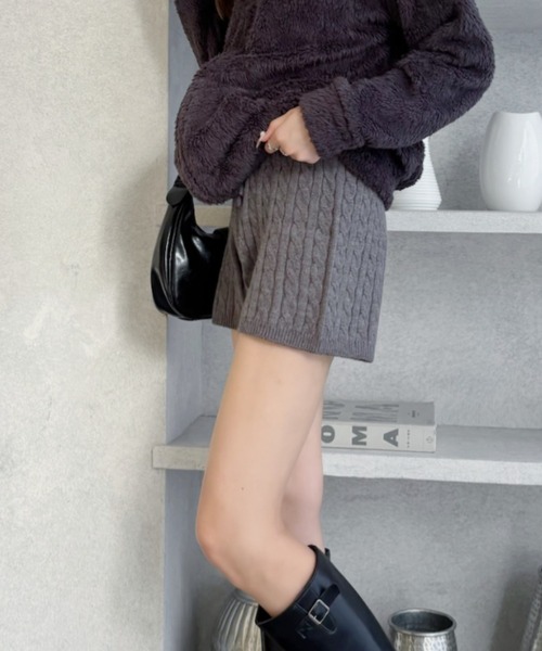 TREOVER(トレオーバー)の「ゆるっと可愛い、大人のケーブルニットショートパンツ♪(その他パンツ・レディース・グレー/オートミール/ブラック/ブラウン・FREE)」の14枚目の写真