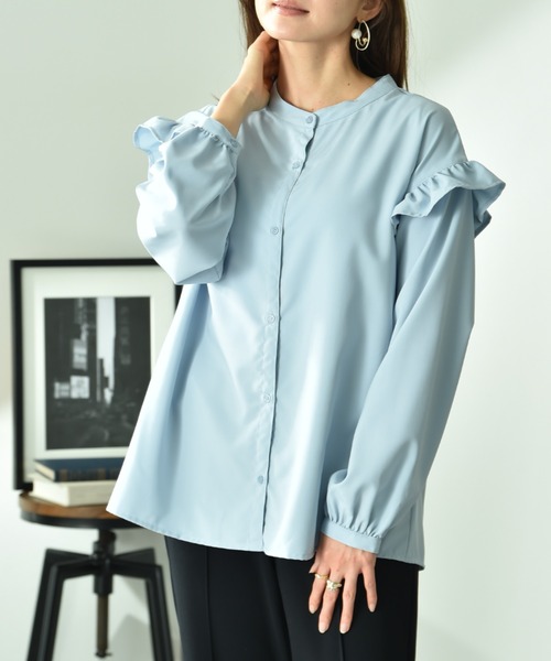 INTERPLANET（インタープラネット）の「パウダーデシンアームフリル長袖ブラウス（シャツ/ブラウス・レディース・オフホワイト/サックスブルー/ブラック・FREE）」の3枚目の写真