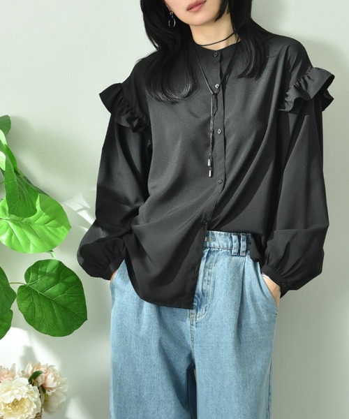 INTERPLANET（インタープラネット）の「パウダーデシンアームフリル長袖ブラウス（シャツ/ブラウス・レディース・オフホワイト/サックスブルー/ブラック・FREE）」の2枚目の写真