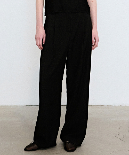 NICK&NICOLE(ニックアンドニコール)の「MINIMAL LONG PINTUCK SLACKS_BLACK(スラックス・レディース・その他・MEDIUM/LARGE/SMALL)」の1枚目の写真