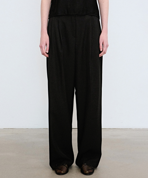 NICK&NICOLE(ニックアンドニコール)の「MINIMAL LONG PINTUCK SLACKS_BLACK(スラックス・レディース・その他・MEDIUM/LARGE/SMALL)」の2枚目の写真
