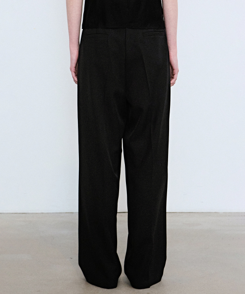 NICK&NICOLE(ニックアンドニコール)の「MINIMAL LONG PINTUCK SLACKS_BLACK(スラックス・レディース・その他・MEDIUM/LARGE/SMALL)」の4枚目の写真