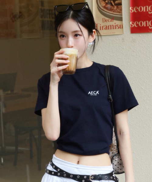 AECA(エイカ)の「AECA SIGNATURE TEE-NAVY(Tシャツ/カットソー・レディース・その他・MEDIUM/LARGE/X-LARGE/W)」の4枚目の写真