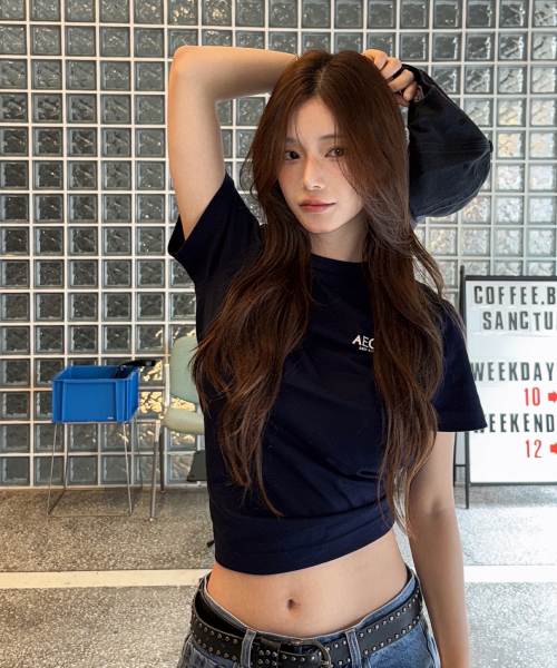 AECA(エイカ)の「AECA SIGNATURE TEE-NAVY(Tシャツ/カットソー・レディース・その他・MEDIUM/LARGE/X-LARGE/W)」の6枚目の写真