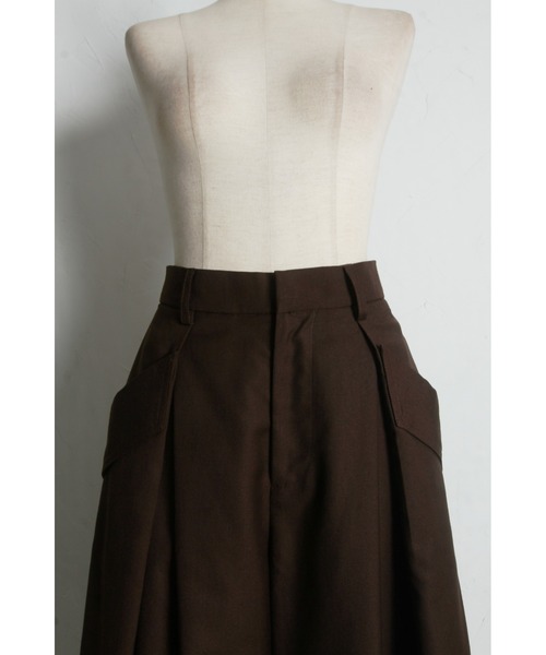 &. NOSTALGIA（アンドドットノスタルジア）の「フラップ付きタックワイドパンツ（その他パンツ・レディース・ブラック/ブラウン・M）」の18枚目の写真