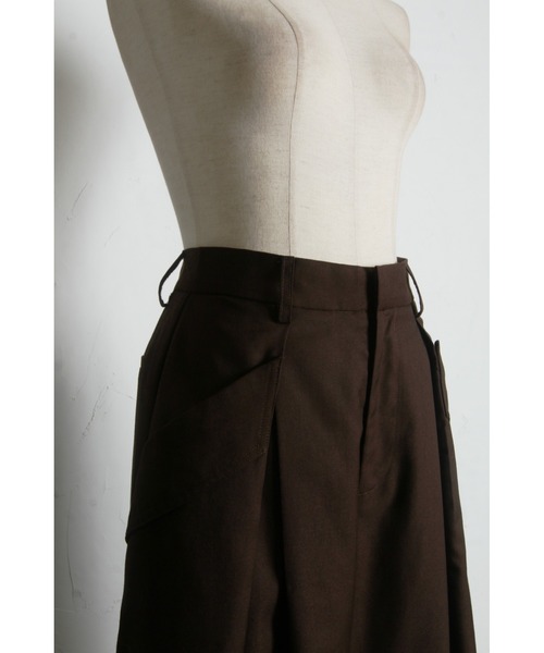 &. NOSTALGIA（アンドドットノスタルジア）の「フラップ付きタックワイドパンツ（その他パンツ・レディース・ブラック/ブラウン・M）」の19枚目の写真