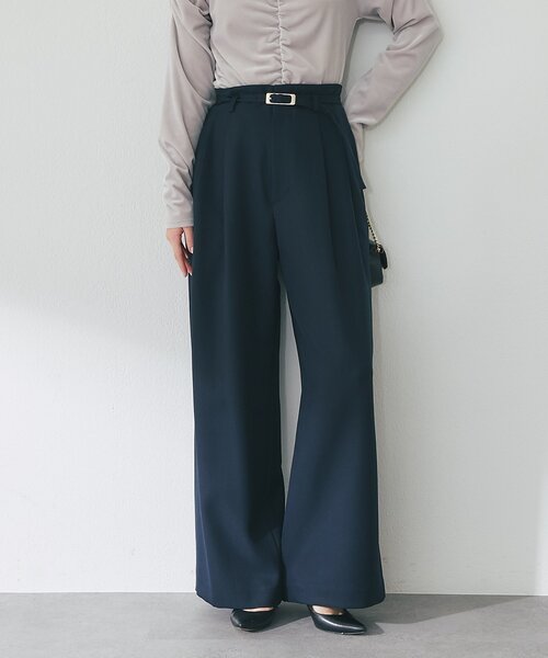 La boutique BonBon（ラブティックボンボン）の「【今すぐお届け！】ベルト付きワイドパンツ（スラックス・レディース・グレイッシュベージュ/オフホワイト/ネイビー・36/38/34）」の21枚目の写真
