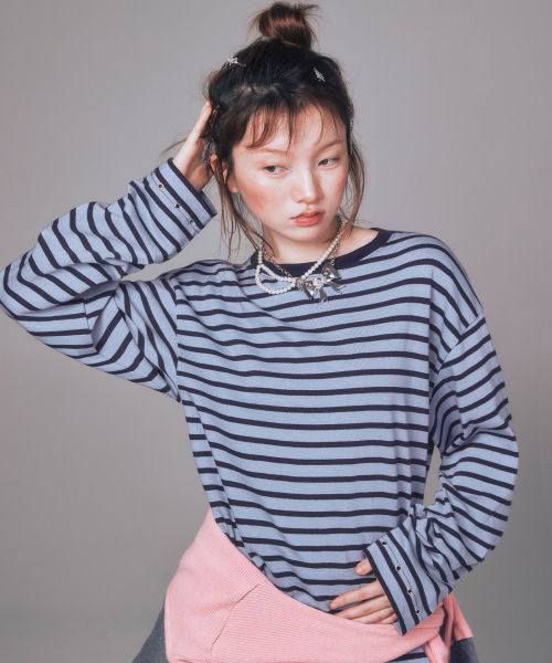 YOUHEE(ユヒ)の「EYELET STRIPE LONG SLEEVE BLUE(Tシャツ/カットソー・レディース・その他・FREE)」の1枚目の写真