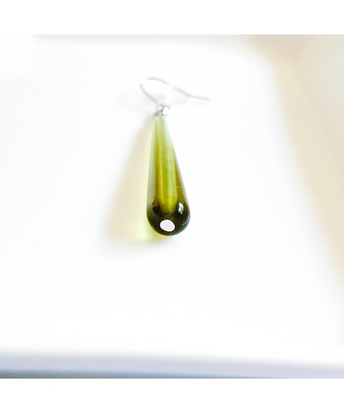 tone(トーン)の「【TOMEI LAB】ドロップ シンプル ピアス(MA)(ピアス(両耳用)・レディース・ブルー系その他/ライトオリーブ/その他・FREE)」の4枚目の写真