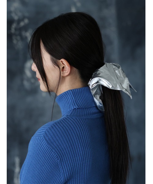 Edit Sheen（エディットシーン）の「メタリックスクエアシュシュ（ヘアゴム・レディース・シルバー/ブラック・FREE）」の4枚目の写真