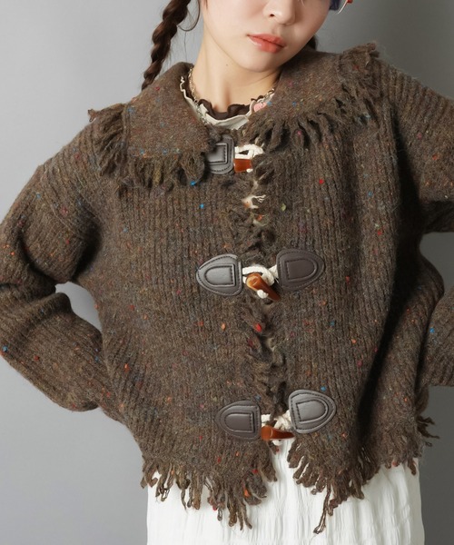 SPINNS(スピンズ)の「ナチュかわ☆彡トグルデザインフリンジニットカーディガン/トグルボタン/NEO森ガール(カーディガン/ボレロ・レディース・アイボリー/ブラウン/ベージュ・ONESIZE)」の1枚目の写真