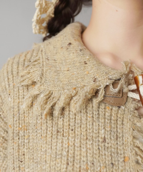 SPINNS(スピンズ)の「ナチュかわ☆彡トグルデザインフリンジニットカーディガン/トグルボタン/NEO森ガール(カーディガン/ボレロ・レディース・アイボリー/ブラウン/ベージュ・ONESIZE)」の5枚目の写真