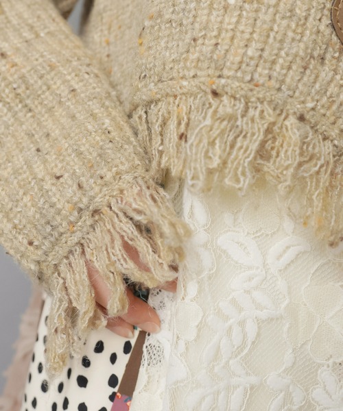 SPINNS(スピンズ)の「ナチュかわ☆彡トグルデザインフリンジニットカーディガン/トグルボタン/NEO森ガール(カーディガン/ボレロ・レディース・アイボリー/ブラウン/ベージュ・ONESIZE)」の8枚目の写真