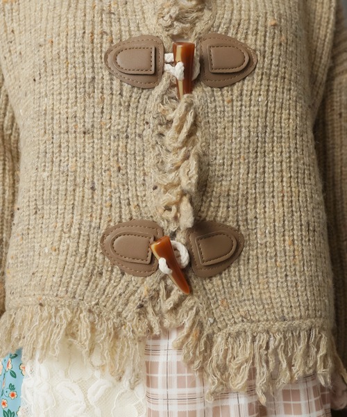 SPINNS(スピンズ)の「ナチュかわ☆彡トグルデザインフリンジニットカーディガン/トグルボタン/NEO森ガール(カーディガン/ボレロ・レディース・アイボリー/ブラウン/ベージュ・ONESIZE)」の7枚目の写真