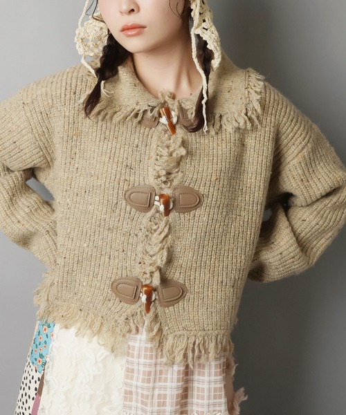 SPINNS(スピンズ)の「ナチュかわ☆彡トグルデザインフリンジニットカーディガン/トグルボタン/NEO森ガール(カーディガン/ボレロ・レディース・アイボリー/ブラウン/ベージュ・ONESIZE)」の16枚目の写真