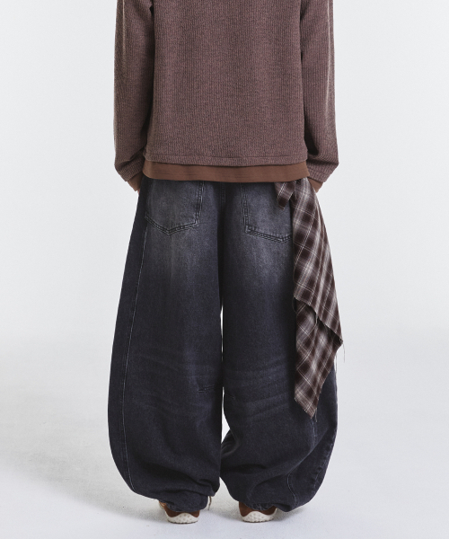 KICHUL（キチョル）の「Curved line balloon denim pants (black)（デニムパンツ・メンズ・その他・X-SMALL/SMALL/MEDIUM/LARGE）」の8枚目の写真