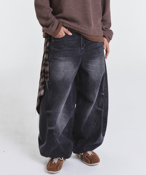 KICHUL（キチョル）の「Curved line balloon denim pants (black)（デニムパンツ・メンズ・その他・X-SMALL/SMALL/MEDIUM/LARGE）」の9枚目の写真