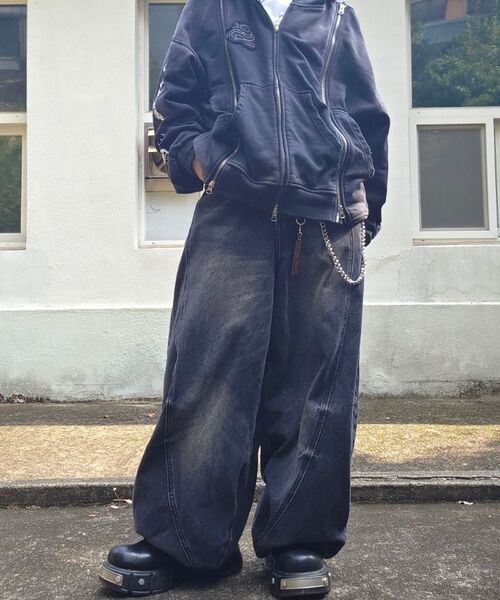 KICHUL（キチョル）の「Curved line balloon denim pants (black)（デニムパンツ・メンズ・その他・X-SMALL/SMALL/MEDIUM/LARGE）」の3枚目の写真
