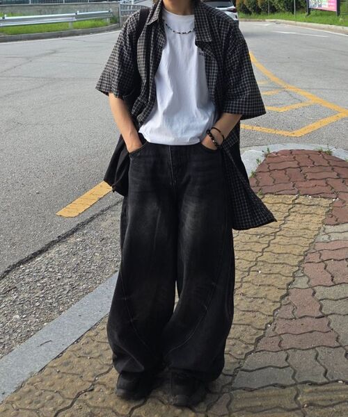 KICHUL（キチョル）の「Curved line balloon denim pants (black)（デニムパンツ・メンズ・その他・X-SMALL/SMALL/MEDIUM/LARGE）」の4枚目の写真