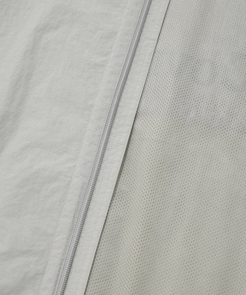 COVERNAT(カバーナット)の「ビッグロゴトラックジャケットライトグレー(ナイロンジャケット・レディース・その他・XX-LARGE/LARGE/MEDIUM/SMALL/X-LARGE/X-SMALL)」の11枚目の写真