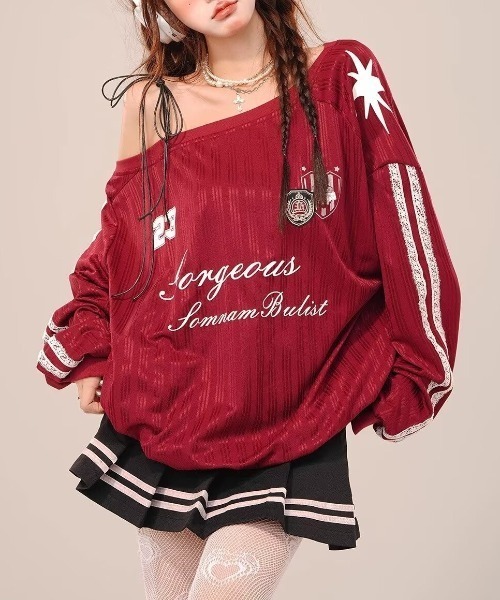 lilful(リルフル)の「【26年春夏新作】ユニフォーム風 レースサイドライン オーバーサイズ ワンショルダーロンT(Tシャツ/カットソー・レディース・レッド/ブラック・M/L)」の17枚目の写真