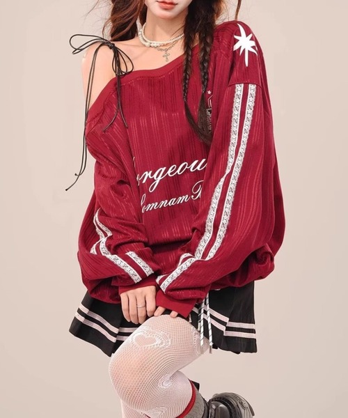 lilful(リルフル)の「【26年春夏新作】ユニフォーム風 レースサイドライン オーバーサイズ ワンショルダーロンT(Tシャツ/カットソー・レディース・レッド/ブラック・M/L)」の16枚目の写真