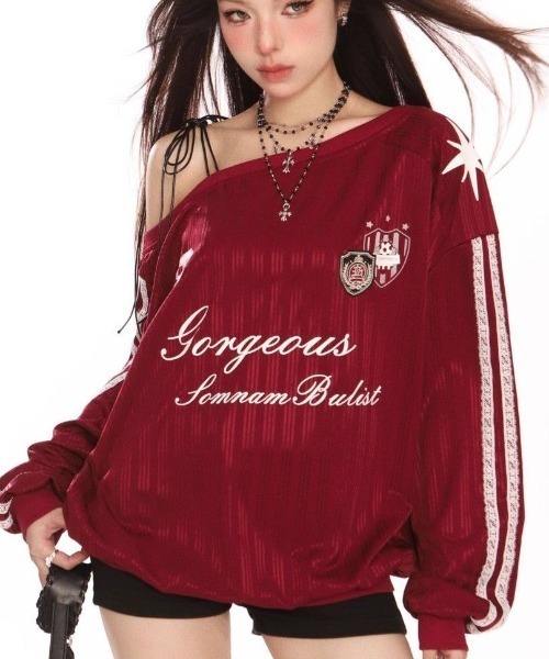 lilful(リルフル)の「【26年春夏新作】ユニフォーム風 レースサイドライン オーバーサイズ ワンショルダーロンT(Tシャツ/カットソー・レディース・レッド/ブラック・M/L)」の12枚目の写真