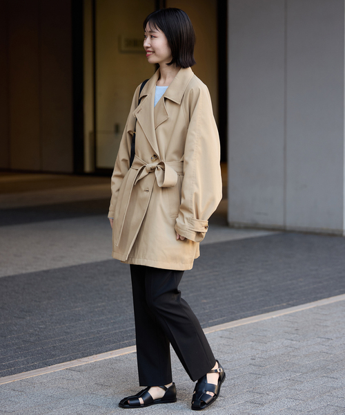 SLOBE IENA（スローブイエナ）の「《セットアップ対応可》撥水ミドルトレンチコート（トレンチコート・レディース・ベージュ/ネイビー・36/38）」の4枚目の写真